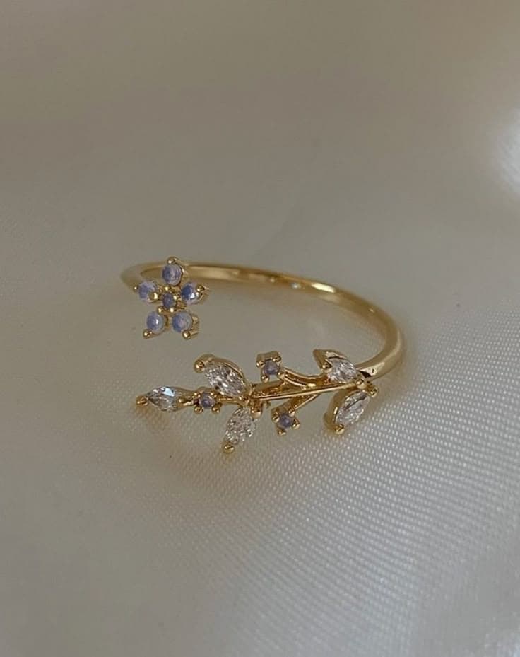 Ring design in Natural and Lab Grown Diamonds, available in gold, silver and rose gold