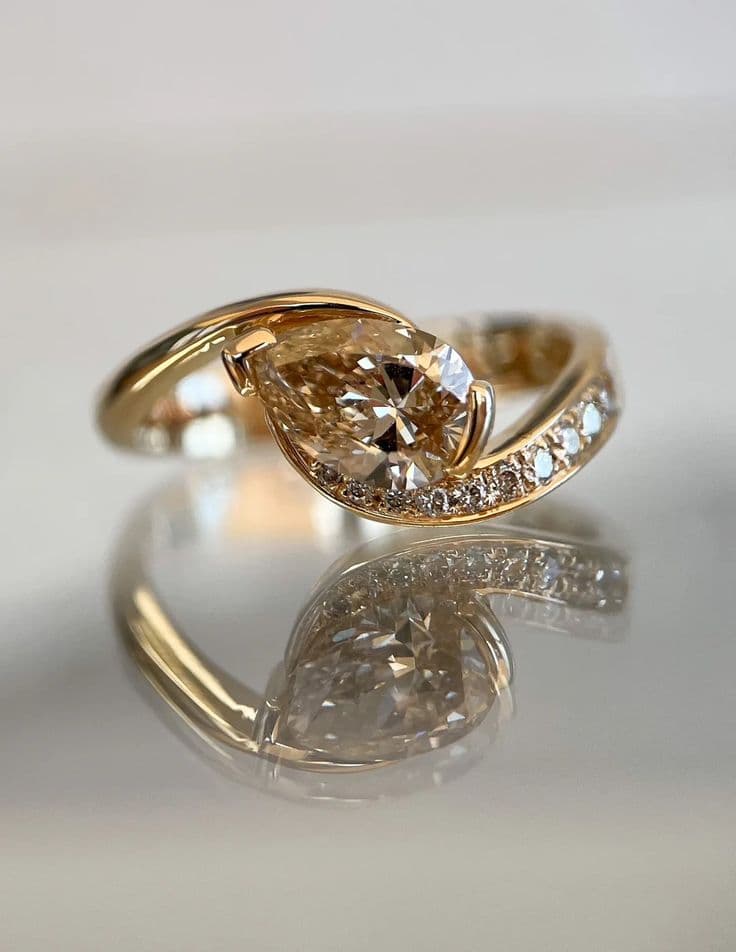 Ring design in Natural and Lab Grown Diamonds, available in gold, silver and rose gold